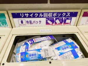 イオンモール伊丹：牛乳パック回収